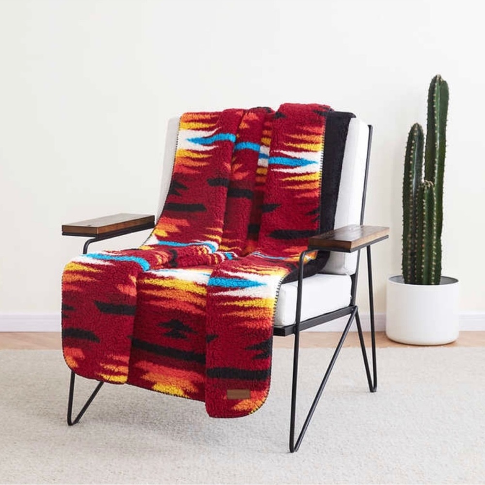 Pendleton Woolen Mills THICKER Sherpa Fleece Throw Blanket Short Sands RED NEW